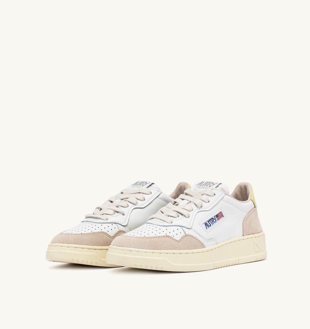 Autry Medalist Low Sneakers Suede Leather Sneakers Donna Gialle Bianche | 01256-CFYO